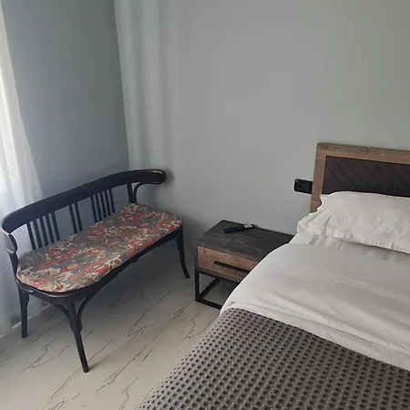 Edi's Apartments-cozy In The Center ティラナ