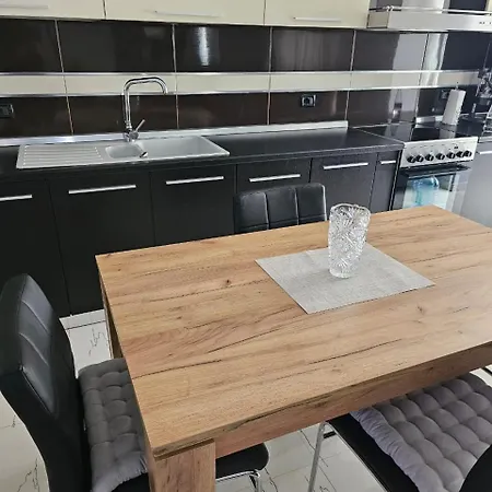 Edi's Apartments-cozy In The Center * Tirana