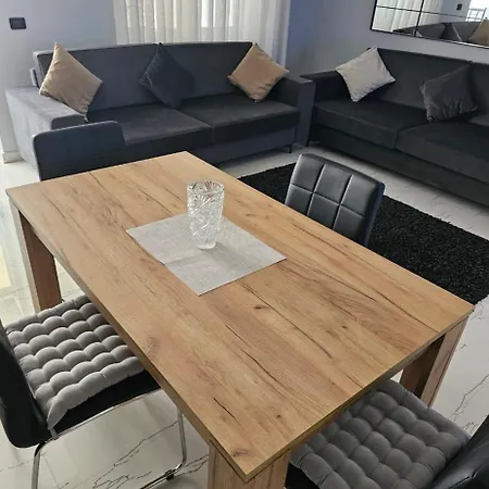 Appartamento Edi's Apartments-cozy In The Center Tirana