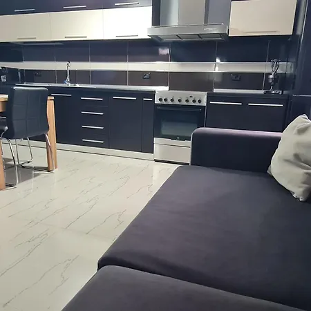 Edi's Apartments-cozy In The Center * Tirana