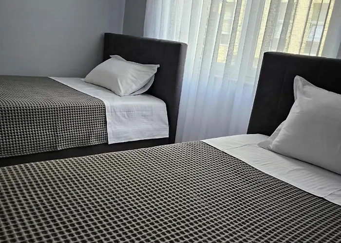 Edi's Apartments-cozy In The Center Apartment Tirana